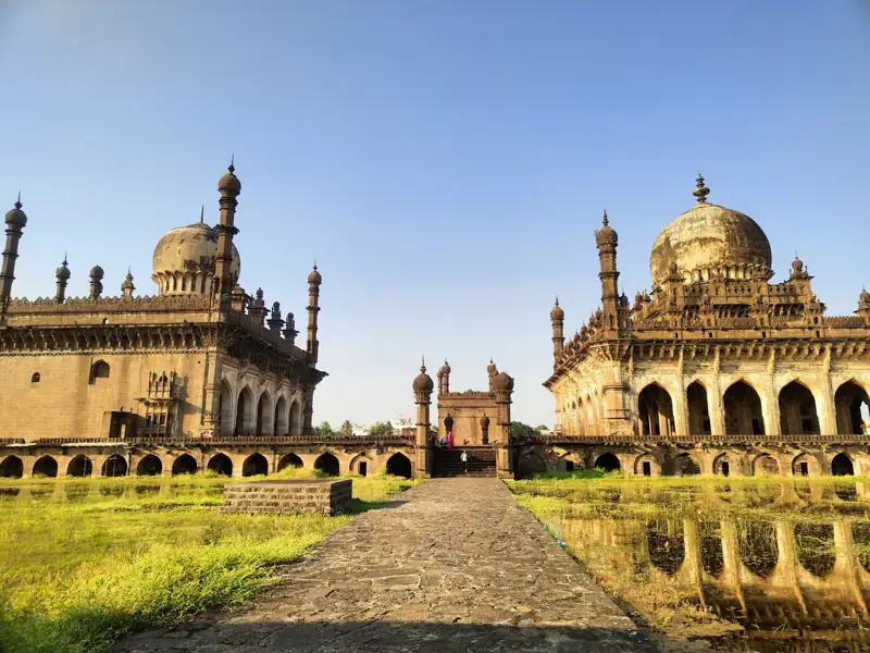 Bylakuppe Golden Temple to Vijayapura Cab
